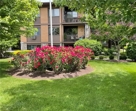 10 Oakwood Ter #70, New Windsor, NY 12553