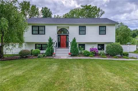 275 Baxtertown Rd, Fishkill, NY 12524