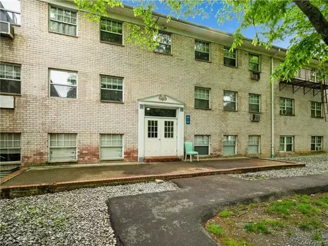 2905 Barclay Mnr #29E, Newburgh, NY 12550