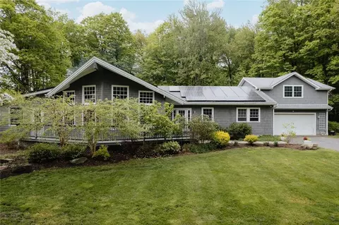4 S Hinterlands Dr, Rhinebeck, NY 12572