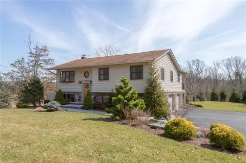 26 Bridle Ln, Chester, NY 10918