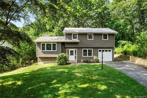 47 Winthrop Dr, Cortlandt, NY 10567