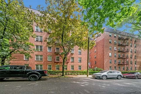 2 Louisiana Ave #3D, Bronxville, NY 10708