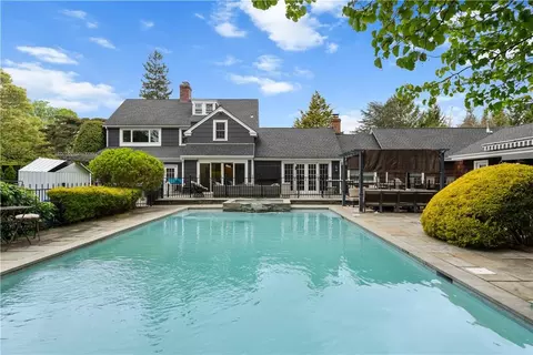 55 Roe Ave, Patchogue, NY 11772