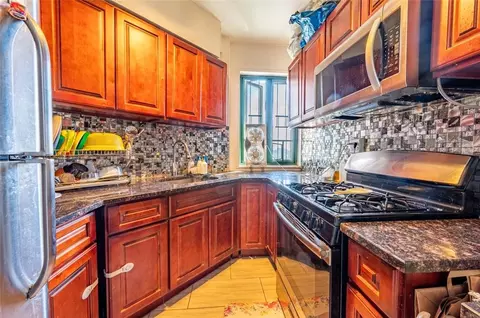 1510 Unionport Rd #6E, New York, NY 10462