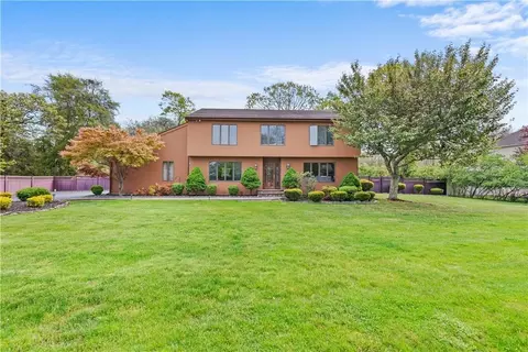 6 Deer Run, East Islip, NY 11730