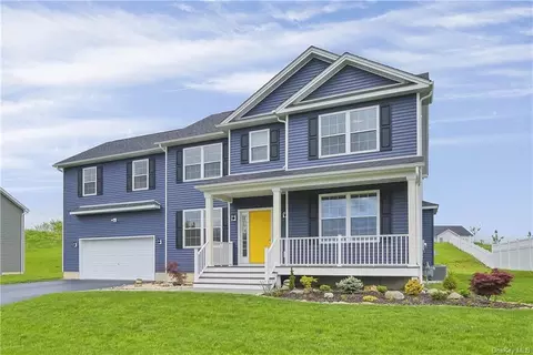 46 Kensington Ln, Poughkeepsie, NY 12603