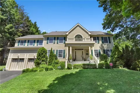 333 Lyncroft Rd, New Rochelle, NY 10804