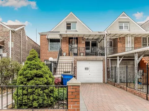 1012 E 211th St, New York, NY 10469