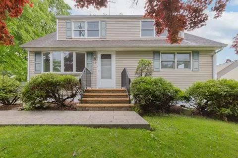 1 Villa Dr, Nanuet, NY 10954