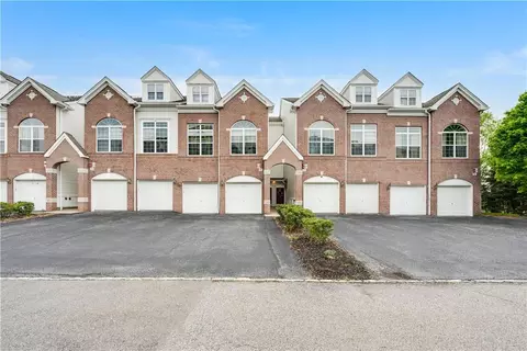 1109 Balsam Dr, New Windsor, NY 12553