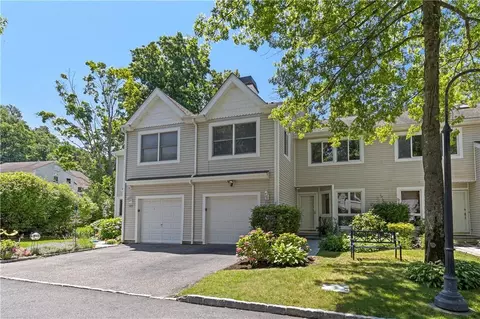 126 Winchester Dr, Yonkers, NY 10710