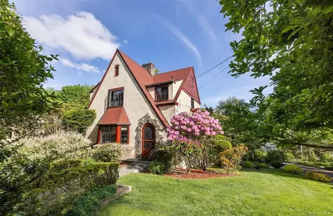 41 Windsor Rd, Greenburgh, NY 10706