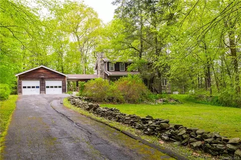 11 Buttonwood Ln, Rhinebeck, NY 12572