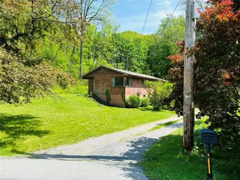 10 Martin Rd, Pleasant Valley, NY 12569