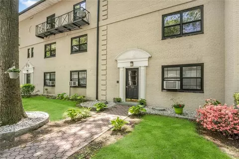 70 Manchester Rd #2R, Eastchester, NY 10709