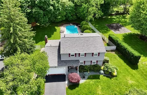 14 Mein Dr, Clarkstown, NY 10956