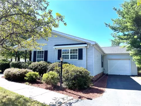 3 Biscayne Blvd, Poughkeepsie, NY 12603