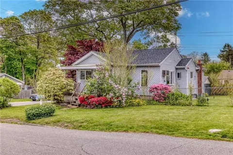 34 Weichers Ave, Ronkonkoma, NY 11779