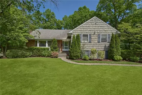 47 Malvern Ln, Scarsdale, NY 10583