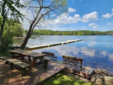 104 Starlight Dr, Thompson, NY 12701