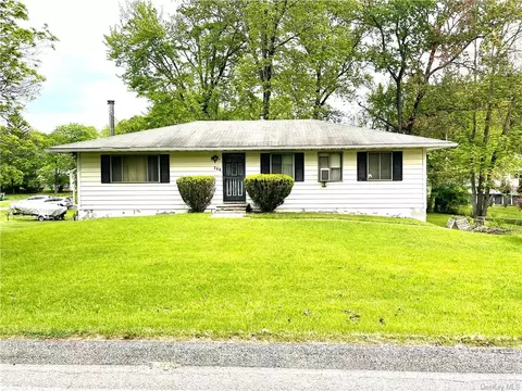 266 Sheafe Rd, Poughkeepsie, NY 12590