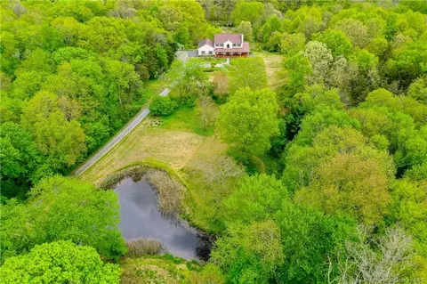 656 Traver Rd, Pleasant Valley, NY 12569