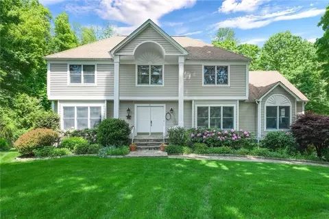8 Honey Hollow Ct, Katonah, NY 10536