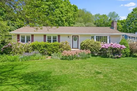 98 Colburn Dr, Poughkeepsie, NY 12603