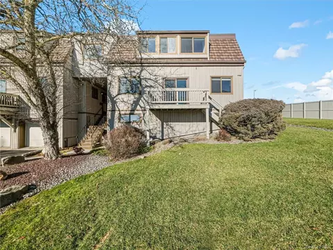 70 Sycamore Dr, Middletown, NY 10940