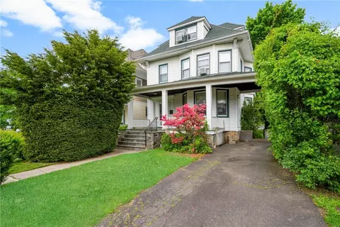 31 Sidney St, New Rochelle, NY 10801