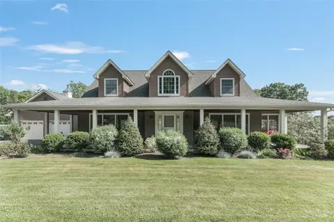 2 Athboy Dr, Marlboro, NY 12542