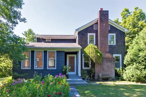 39 Grinnell St, Rhinebeck, NY 12572