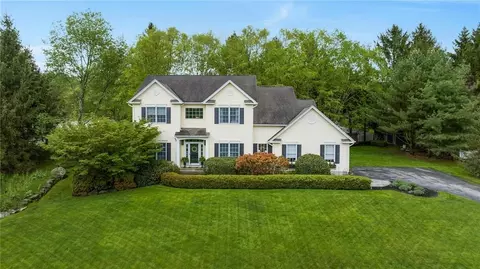 8 Paddock Ct, Pawling, NY 12564