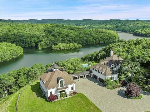 737 Croton Falls Rd, Carmel, NY 10512