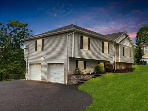 1 Tollhouse Ct, Newburgh, NY 12550