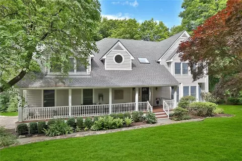 69 Random Farms Dr, New Castle, NY 10514