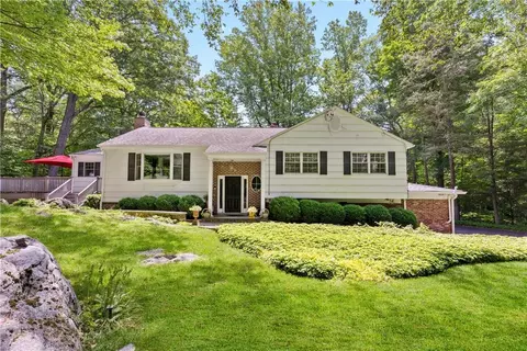 4 Dogwood Pl, North Castle, NY 10504