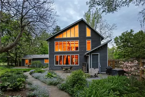 153-155 Tinker St, Woodstock, NY 12498