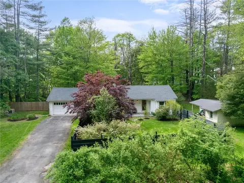 8 Wolven Ln, Woodstock, NY 12498