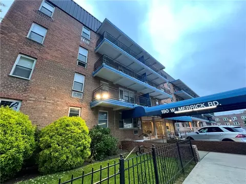 190 W Merrick Rd #1J, Freeport, NY 11520