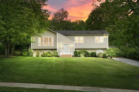 4 Amy Rd, Washingtonville, NY 10992