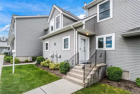 100 Boniface Dr #17D, Crawford, NY 12566