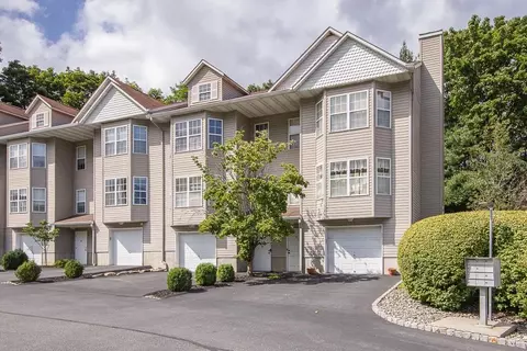 14 Fahey Dr, Garnerville, NY 10923
