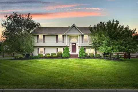 7 Bernadette Way, Washingtonville, NY 10992