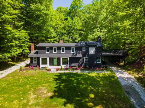 135 S Quaker Hill Rd, Pawling, NY 12564