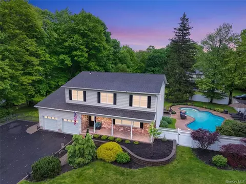440 N Little Tor Rd, Clarkstown, NY 10956