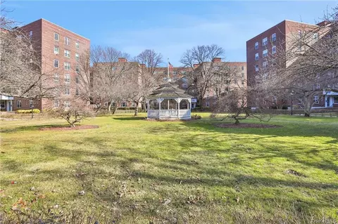 230 Pelham Rd #5P, New Rochelle, NY 10805