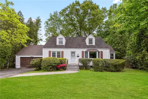17 Adelphi Ave, Harrison, NY 10528