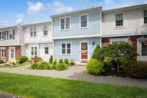 1207 Williamsburg Dr, Mahopac, NY 10541